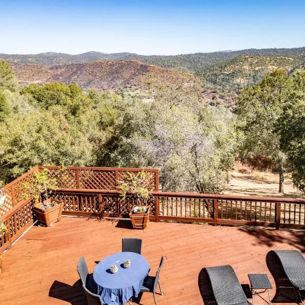 Yosemite Mountain Top - Treetop Villa, hotel in Mariposa