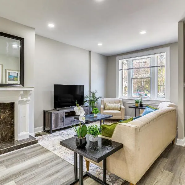 Stylish, Walkable Rowhouse Near Art Museums and Zoo!
