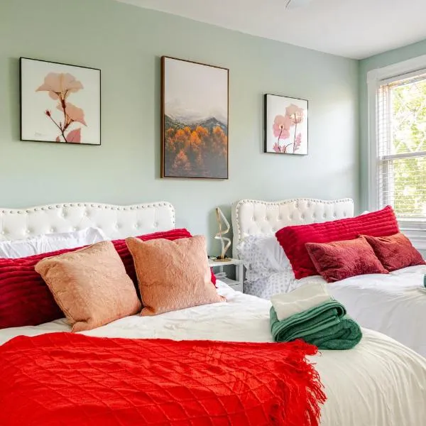 Elegant 4BR & 4BA House in DC, hotel em Washington
