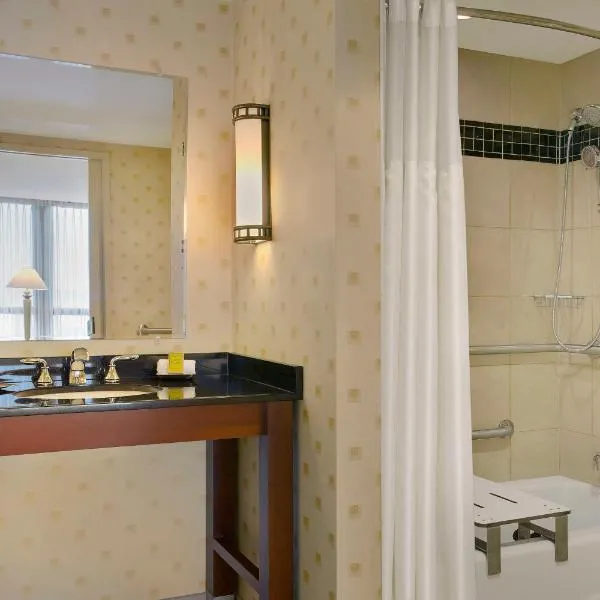 Hilton Chicago O'Hare Airport - photo 3