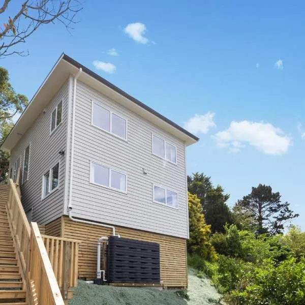 Stunning view, privacy, close to ferry & brand-new, hotel v destinaci Wellington