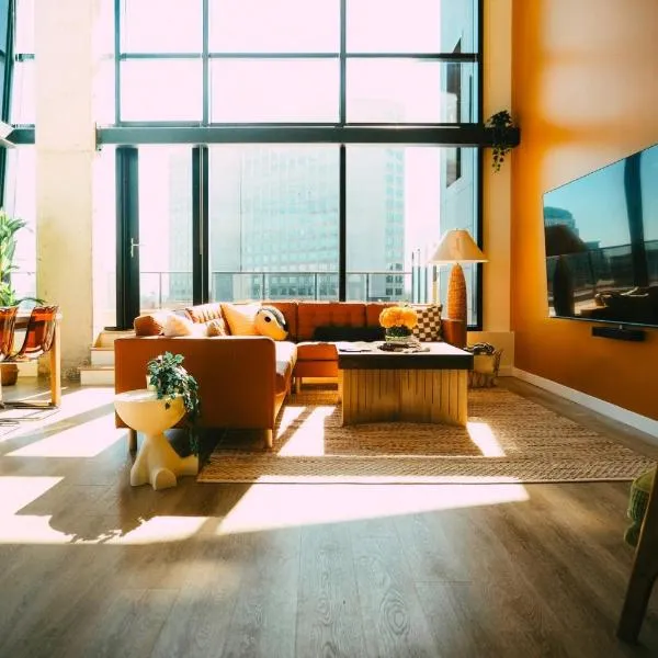 NEW Pause Penthouse Lofts -Downtown- Free Parking, hotel in Halifax