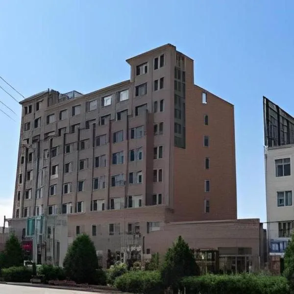 GreenTree Inn Zhangye Ganzhou Train Station Orthopaedic Hospital، فندق في زهانغي