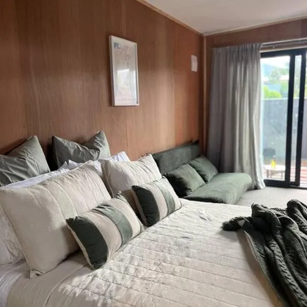 Lakeside Tiny Home, hotel in Cromwell
