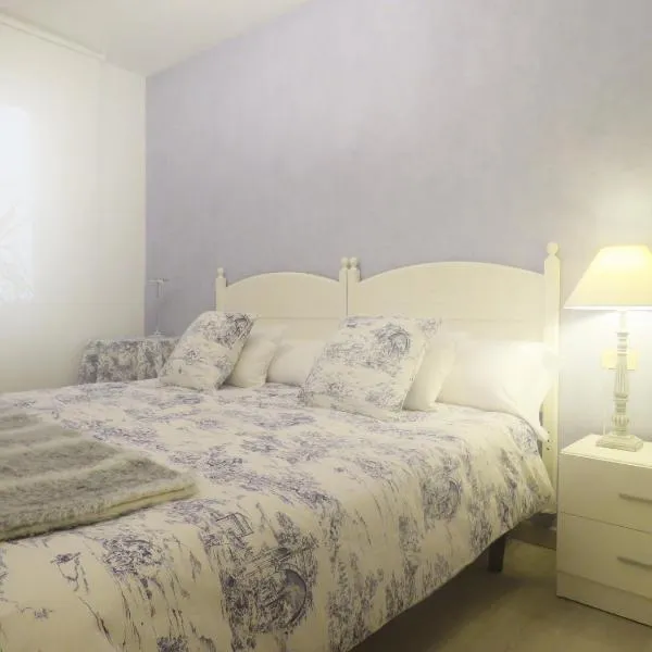 Pension Mayte, hotel v destinaci Pamplona