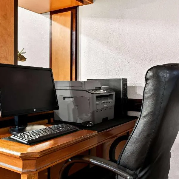 Days Inn & Suites by Wyndham Warren, hotel in Warren