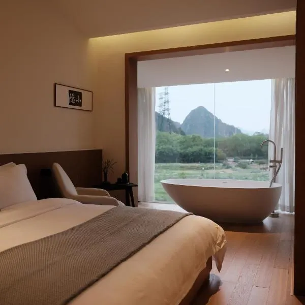 Guilin Bonjour Boutique Hotel- Free pick up service over 3 nights, hotel v destinaci Kuej-lin