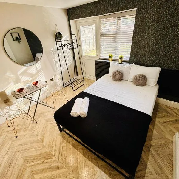 Heathrow airport studios, hotel in West Drayton