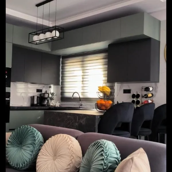 Leon Apartment, hotel v destinaci Pedini