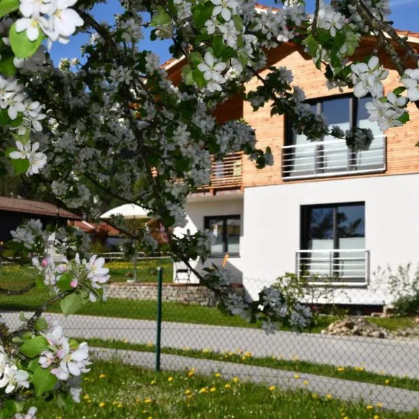 Neue 2 Zimmer FeWo im Murnauer Moos, hotel in Grafenaschau