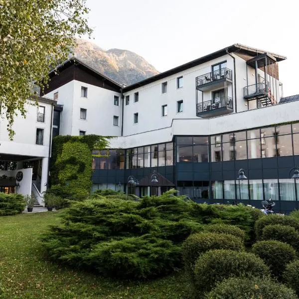 Hotel Alp、ボヴェツのホテル