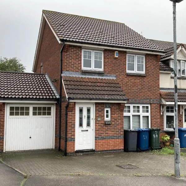 Quiet 3 bed semi with off street parking，Bingham的飯店
