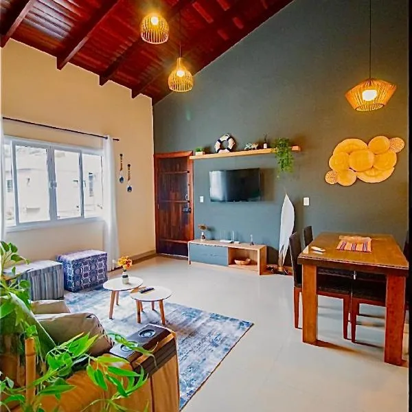 Linda casa em Juquehy a 150 metros da praia!! Casa em condomínio!, hotel in São Sebastião