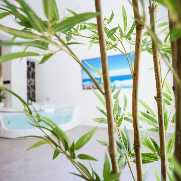 Hellenic Suites Afrodite Jacuzzi & Fireplace, hotel in Athens