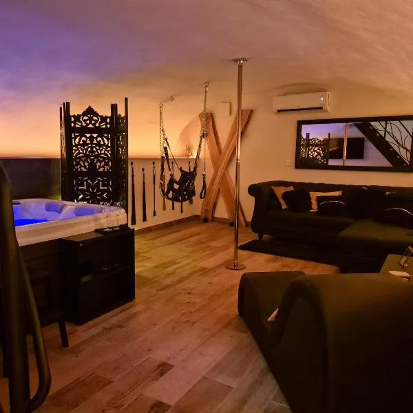Gîte érotique avec spa privatif, hotel in Donzère