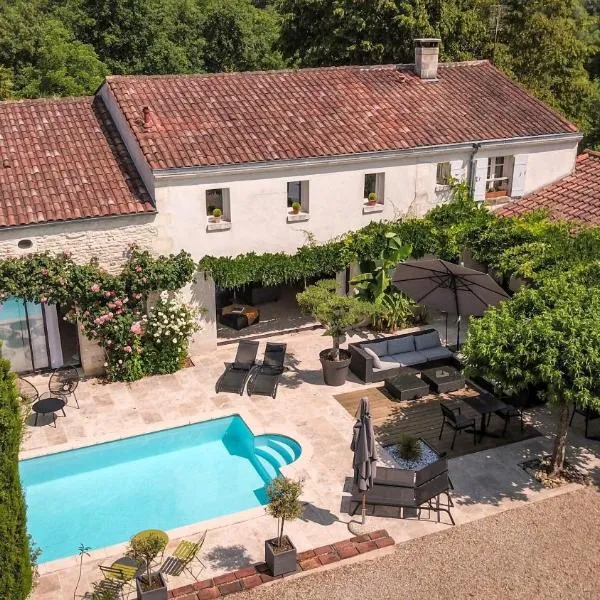 Le Logis de La Brumanderie - Saintes، فندق في Fontcouverte