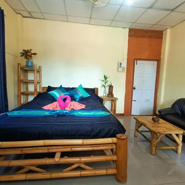 June Guest House 1, hotel v destinaci Thong Sala