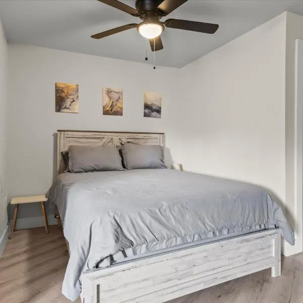 Queen Bed Modern Studio Apartment in Huntsville，位于亨茨维尔的酒店