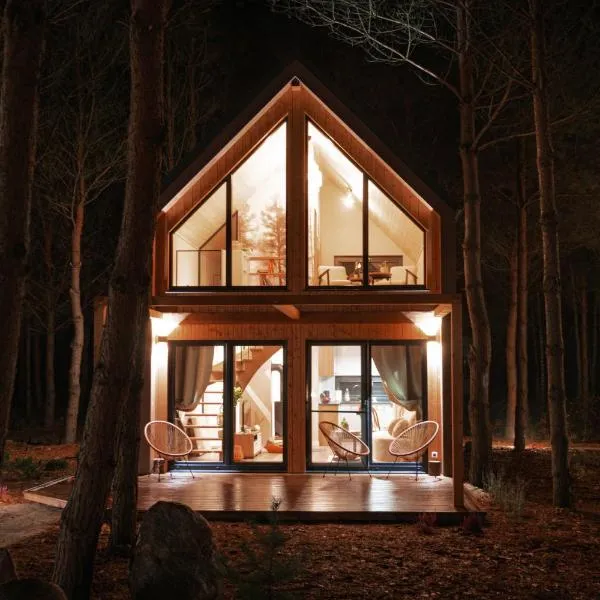 Osada LoveLaski - balia jacuzzi, sauna i kominek - całoroczne domki premium, hotel in Laski