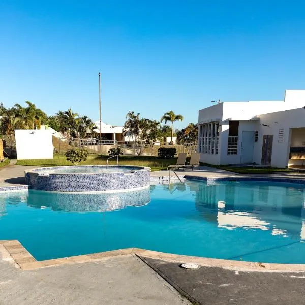 Fajardo Coastal Gem With Pool Access, hotel v destinaci Fajardo