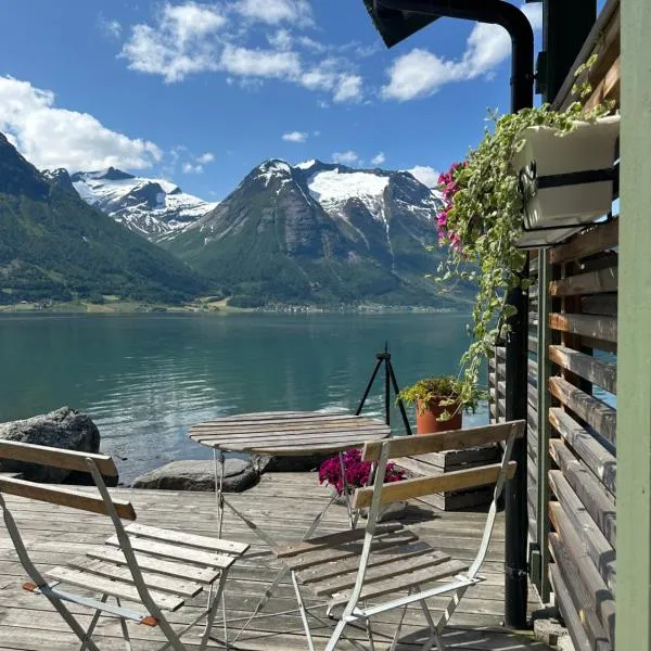 Vollsnes Feriehus, hotel v destinaci Hjelle