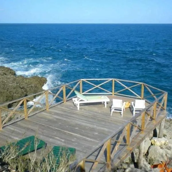 Real Jamaica - 5 Cabins right beside the sea、Oracabessaのホテル