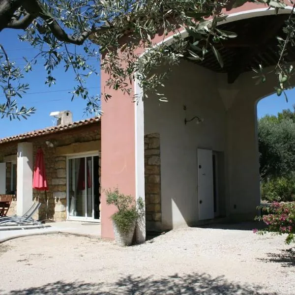 Petit mas en Provence superbe vue, hotell sihtkohas Istres