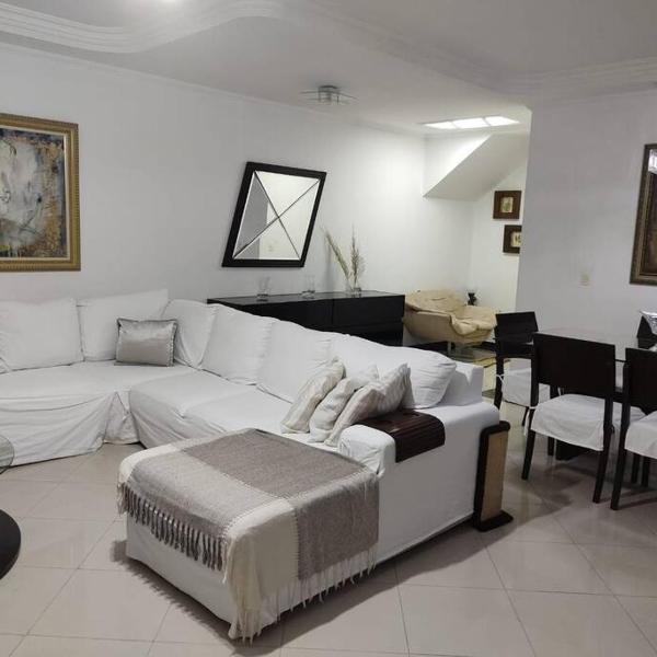Casa confortável 3 suítes em Santos