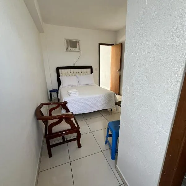 Hospedagem 20m da praia., hotel in Itapema