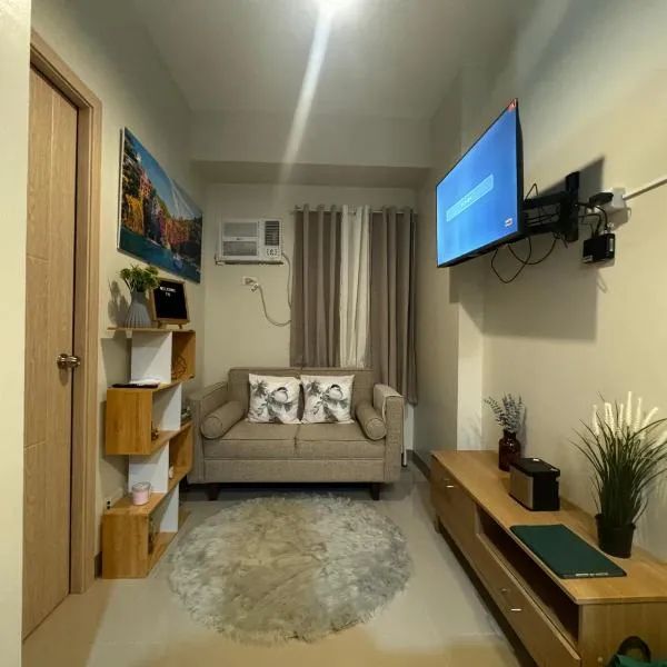 The J-MA UltiEscape Charm Residences Condo, hotel di Manila