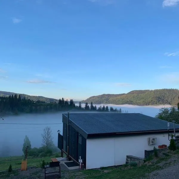 Ecottage котедж для двох у горах із чаном-джакузі, hotel in Slavske