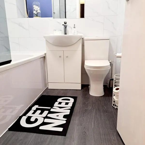 2 Bedroom House in Leeds - Sleeps 5 WiFi Parking, hotel v destinaci Leeds
