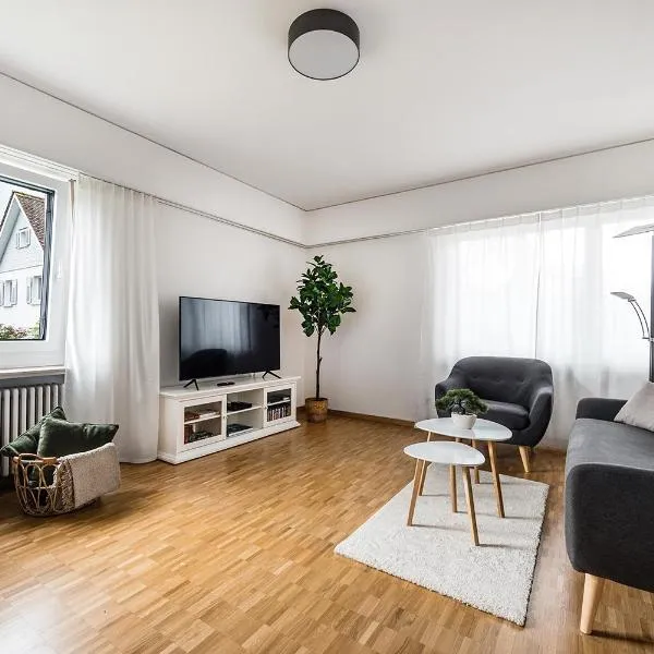 SOHO 8 !Lake-Mountain View & Free Parking!, hotel v destinaci Kreuzlingen