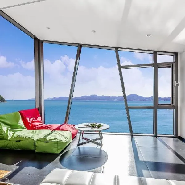 Namhae Pumda Pool villa Pension, hotel in Namhae
