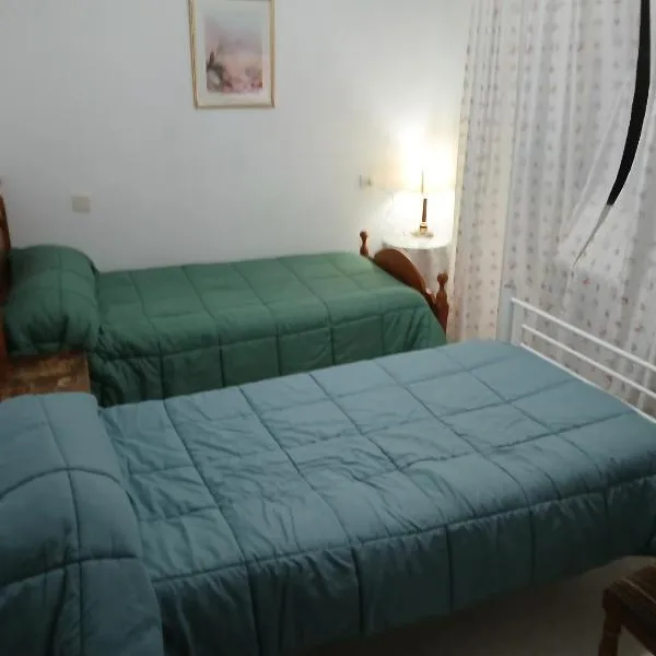 Room in Chalet - Private Double Room in Toledo, hotel v destinaci Toledo