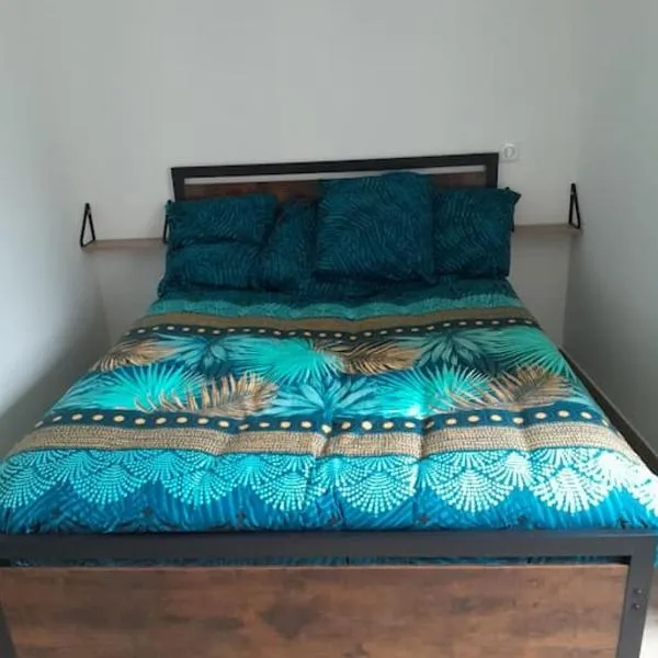 Charmant appartement au calme, hotel v destinaci Gilhoc sur Ormeze