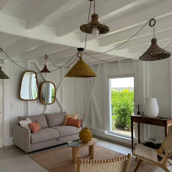 Bungalow Neuf & intimiste avec Piscine、Saint-Jeanのホテル