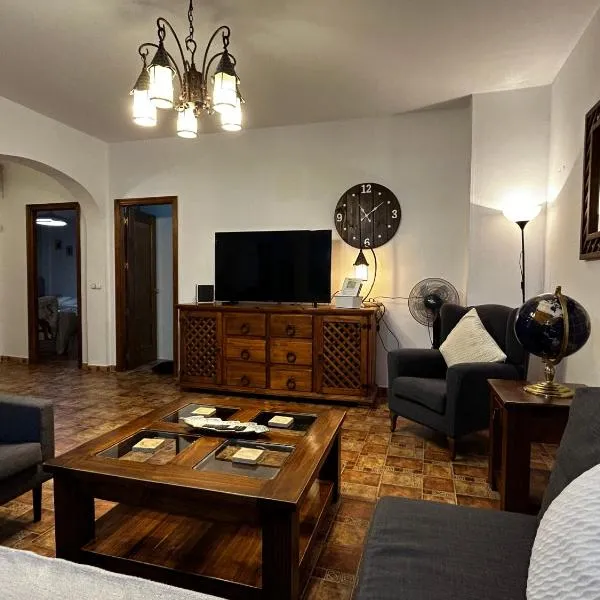 Large Apartment with AC and central heating, hotel v destinaci Ardales