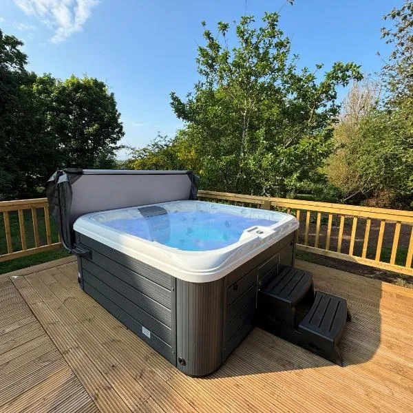 South Lodge with Hot Tub, hotel in Dunbar