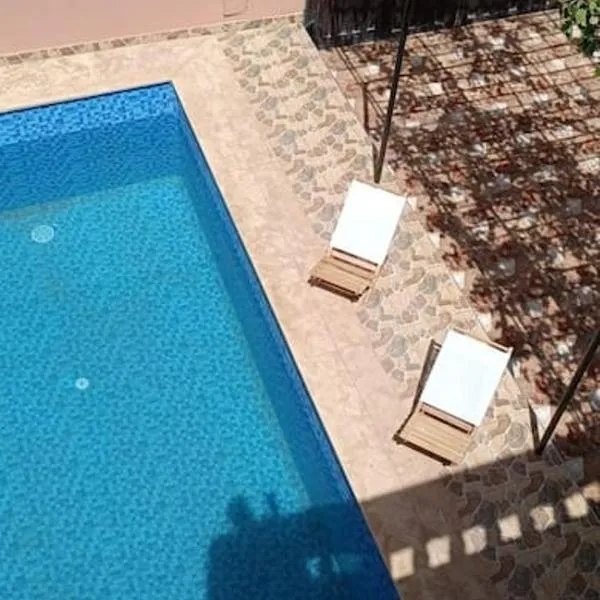 Villa Privée 2 Marrakech Piscine Chauffée En Option sans vis à vis pour famille et couple marié uniquement, hotel in Marrakech