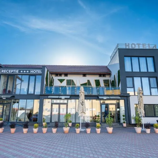 Dinasty Hotel、Sîntanaのホテル