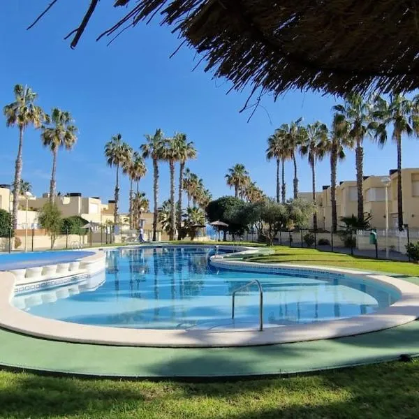Seafront House,Sea Views,Pool and BBQ, Airport 10 mns, hotel in El Altet