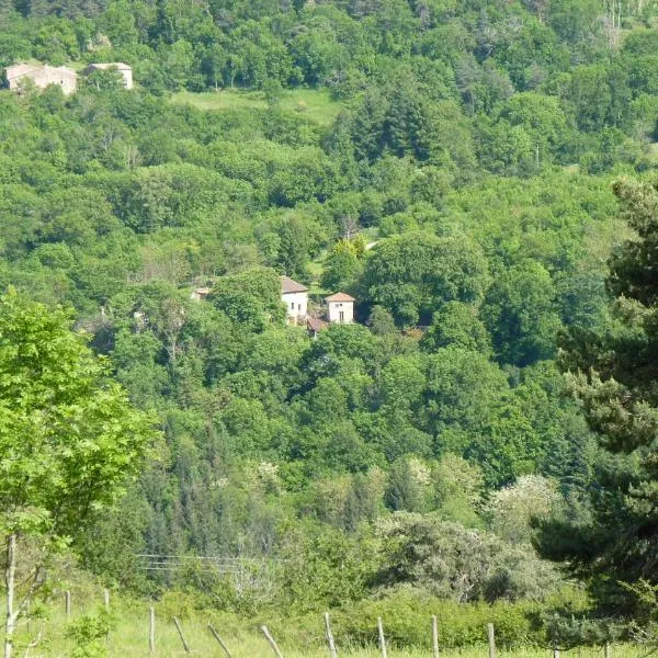Gîte rural insolite Le Petit Cabanon, hotel v destinaci Préaux
