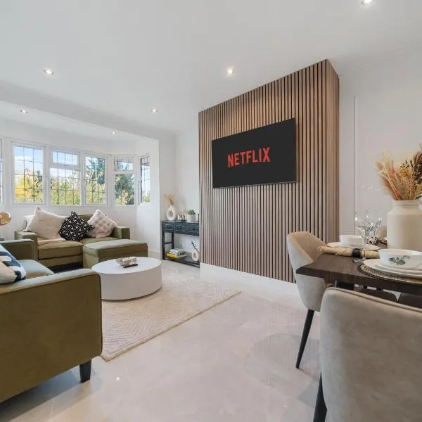 Award winning 2026 Stunning Modern 2 Bedroom Apartment in Mill Hill next to Train Station! โรงแรมในเฮนดอน