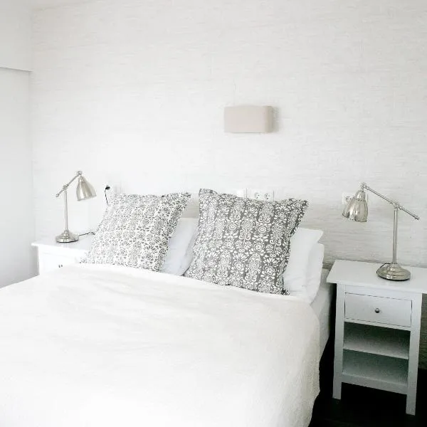 Cave apartment โรงแรมในÞórshöfn