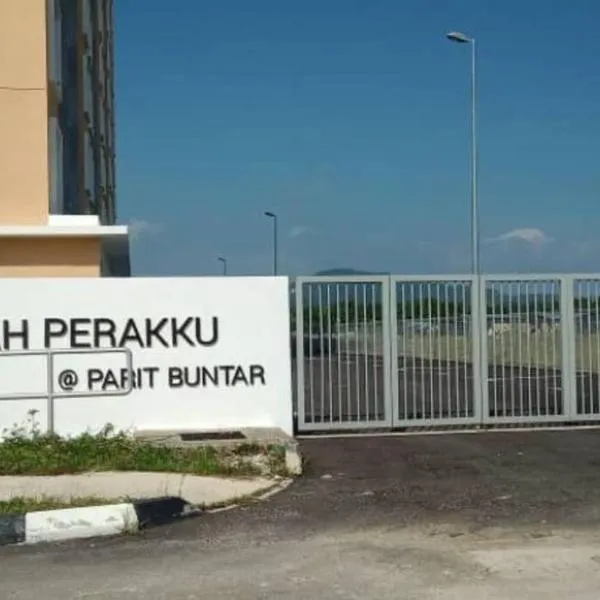 Nana Homestay, hotel v destinaci Parit Buntar