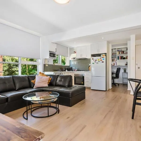 The Nest Elwood - 1BR Apt with Free Parking, hotel i Melbourne