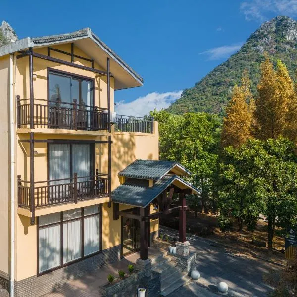 Guilin Camphor Country House Free pick-up service at train station for two nights, hotel v destinaci Kuej-lin