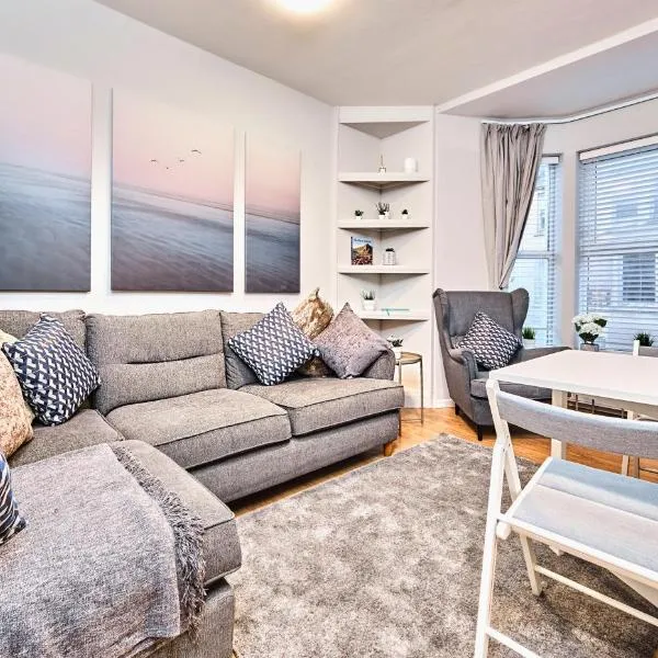 Princess Yellow 2 ~ Spacious Modern Apt at Harbour, hotel i Portrush