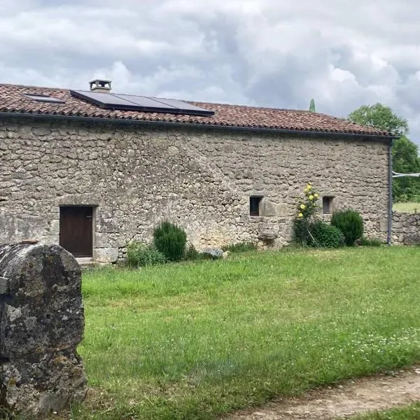 Cosy cottage in rural paradise, hotel in Saint-Aubin-de-Branne